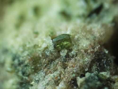 Epidota, Analcima y Prehnita<br />Mina María, Minas Baños del Gilico, Cehegín, Comarca Noroeste, Región de Murcia (Murcia), España<br />7 mm de ancho de campo<br /> (Autor: Alvaro2121)