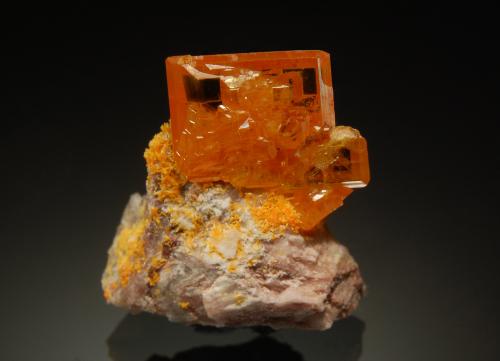 Wulfenite<br />Rowley Mine, Theba, Painted Rock District, Painted Rock Mountains, Maricopa County, Arizona, USA<br />2.1 cm in height<br /> (Author: crosstimber)