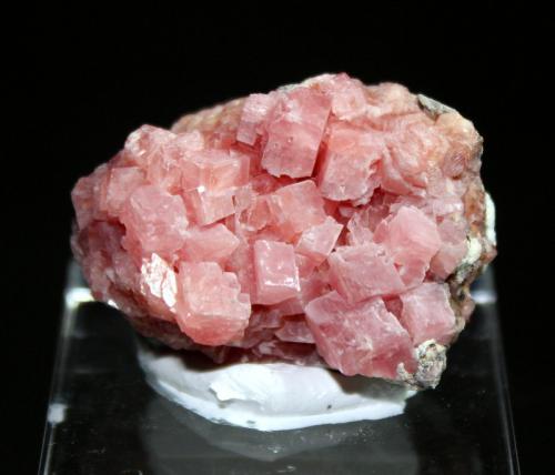 Rhodochrosite<br />Osarizawa Mine, Kazuno City, Akita Prefecture, Tohoku Region, Honshu Island, Japan<br />4.0 x 3.5 cm<br /> (Author: Don Lum)