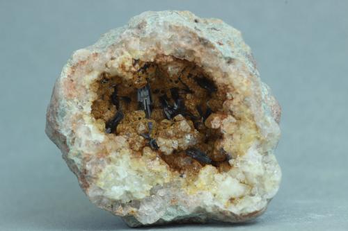 Goethita<br />Yacimiento de Goethitas, Tordelrábano, Comarca Sierra Norte de Guadalajara, Guadalajara, Castilla-La Mancha, España<br />26x24x16 mm<br /> (Autor: Juan Espino)