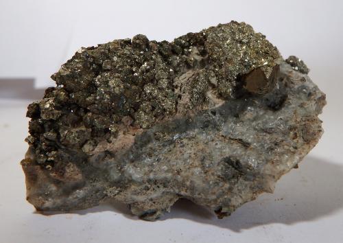 Pirita<br />Mines Can Palomeres, Malgrat de Mar, Comarca Maresme, Barcelona, Cataluña / Catalunya, España<br />6,5x 4,1 x 4,2 cm<br /> (Autor: heat00)