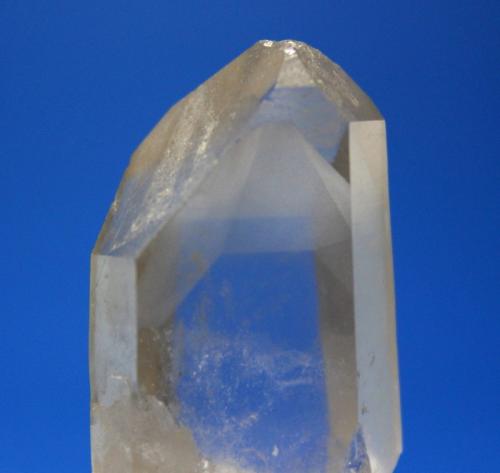 Quartz<br />Mount Ida, Montgomery County, Arkansas, USA<br />4.5 x 2.5 cm<br /> (Author: Don Lum)