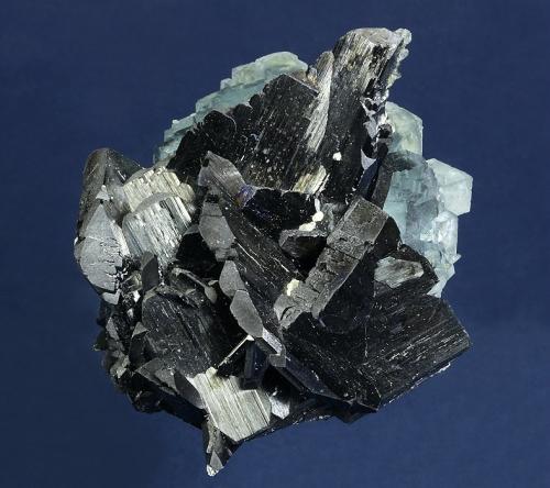 Ferberite with Fluorite<br />Yaogangxian Mine, Yizhang, Chenzhou Prefecture, Hunan Province, China<br />84 x 75 x 55 mm<br /> (Author: GneissWare)