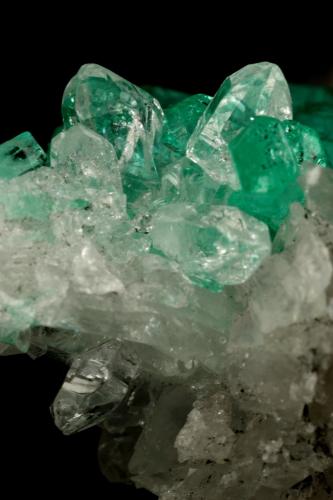 Beryl (variety emerald), Calcite, Quartz<br />La Pita mining district, Municipio Maripí, Western Emerald Belt, Boyacá Department, Colombia<br />21x35mm, cluster=20mm long<br /> (Author: Fiebre Verde)