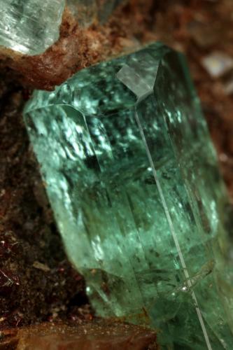 Beryl (variety emerald), Calcite, Pyrite<br />Chivor (distrito minero), Mina Buena Vista, Municipio Ubalá, Cinturón Esmeraldífero Oriental, Departamento Cundinamarca, Colombia<br />30x12x42mm, main xl=13x5mm<br /> (Author: Fiebre Verde)