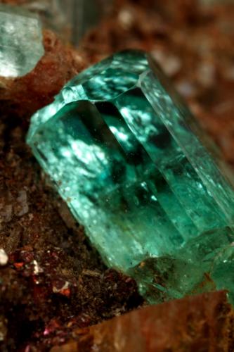 Beryl (variety emerald), Calcite, Pyrite<br />Chivor mining district, Buena Vista Mine, Municipio Ubalá, Eastern Emerald Belt, Cundinamarca Department, Colombia<br />30x12x42mm, main xl=13x5mm<br /> (Author: Fiebre Verde)