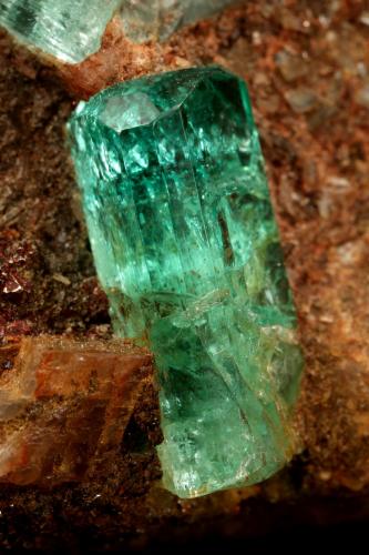 Beryl (variety emerald), Calcite, Pyrite<br />Chivor mining district, Buena Vista Mine, Municipio Ubalá, Eastern Emerald Belt, Cundinamarca Department, Colombia<br />30x12x42mm, main xl=13x5mm<br /> (Author: Fiebre Verde)