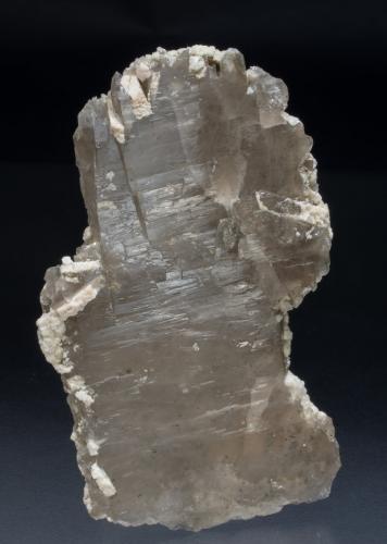 Cuarzo (variedad cuarzo ahumado) con Feldespato<br />La Roca del Vallès, Comarca Vallès Oriental, Barcelona, Cataluña / Catalunya, España<br />10.4 × 6.2 × 1.1 cm<br /> (Autor: Jordi Fabre)