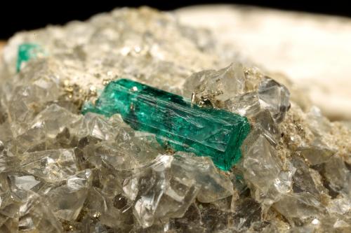 Beryl (variety emerald), Dolomite, Pyrite<br />Chivor mining district, San Gregorio Mine, Municipio Chivor, Eastern Emerald Belt, Boyacá Department, Colombia<br />30x29x41mm, main xl=10mm<br /> (Author: Fiebre Verde)