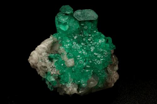 Beryl (variety emerald), Calcite<br />La Pita mining district, Cunas Mine, Municipio Maripí, Western Emerald Belt, Boyacá Department, Colombia<br />21x17x20mm, largest xl=18mm (H)<br /> (Author: Fiebre Verde)