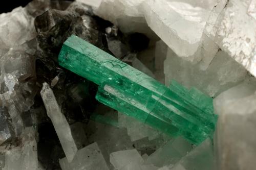 Beryl (variety emerald), Calcite<br />Coscuez mining district, Municipio San Pablo de Borbur, Western Emerald Belt, Boyacá Department, Colombia<br />51x46x46mm, cluster=20mm<br /> (Author: Fiebre Verde)