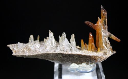 Quartz<br />Tole, Wana, South Waziristan, Khyber Pakhtunkhwa Province, Pakistan<br />8.2 x 4.9 x 2.0 cm<br /> (Author: Don Lum)