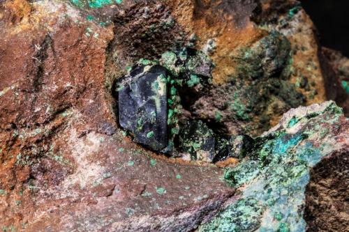 Libethenita<br />Novísimo San Fernando Mine, Cortijo Traslasierra, Oliva de Mérida, Comarca Tierra de Mérida-Vegas Bajas, Badajoz, Extremadura, Spain<br />Cristal: 8 mm<br /> (Autor: Manuel Mesa)