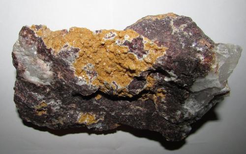 Magnesita.<br />Grupo Minero Impensada (Mina de Rubián), Pacios, O Incio, Comarca Sarria, Lugo, Galicia / Galiza, España<br />14''2 x 9''1 cm.<br /> (Autor: phrancko)