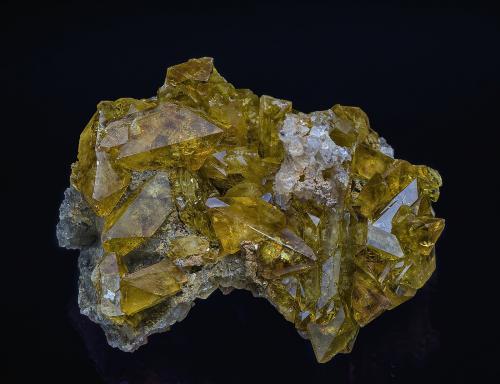 Barite, Quartz<br />Pöhla, Schwarzenberg District, Erzgebirgskreis, Saxony/Sachsen, Germany<br />6.8 x 5.7 cm<br /> (Author: am mizunaka)