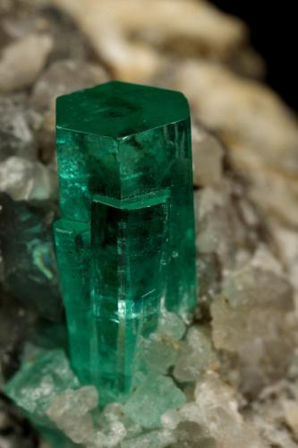 Beryl (variety emerald), Calcite<br />Coscuez mining district, Municipio San Pablo de Borbur, Western Emerald Belt, Boyacá Department, Colombia<br />30x49x29mm, xl=9x4mm<br /> (Author: Fiebre Verde)