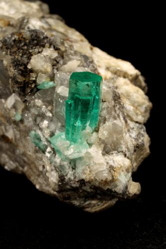 Beryl (variety emerald), Calcite<br />Coscuez mining district, Municipio San Pablo de Borbur, Western Emerald Belt, Boyacá Department, Colombia<br />30x49x29mm, xl=9x4mm<br /> (Author: Fiebre Verde)