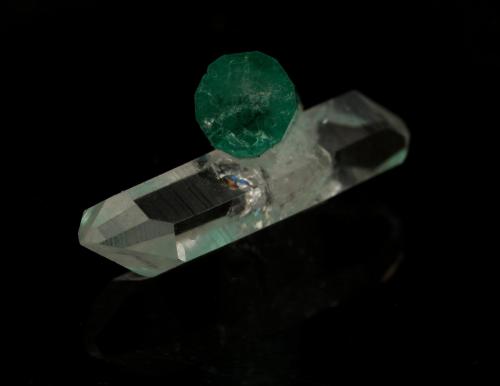 Beryl (variety emerald), Quartz<br />Muzo mining district, Western Emerald Belt, Boyacá Department, Colombia<br />Beryl=9mm  Quartz=13mm<br /> (Author: Fiebre Verde)