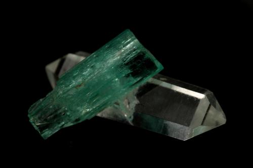 Beryl (variety emerald), Quartz<br />Muzo mining district, Western Emerald Belt, Boyacá Department, Colombia<br />Beryl=9mm  Quartz=13mm<br /> (Author: Fiebre Verde)