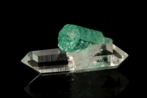 Beryl (variety emerald), Quartz<br />Muzo mining district, Western Emerald Belt, Boyacá Department, Colombia<br />Beryl=9mm  Quartz=13mm<br /> (Author: Fiebre Verde)