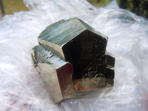 Pyrite with Hematite<br />Rio Marina, Isla de Elba, Provincia Livorno, Toscana, Italia<br />5.72 x 5.1 x 4.5 cm<br /> (Author: Casimir Sarisky)