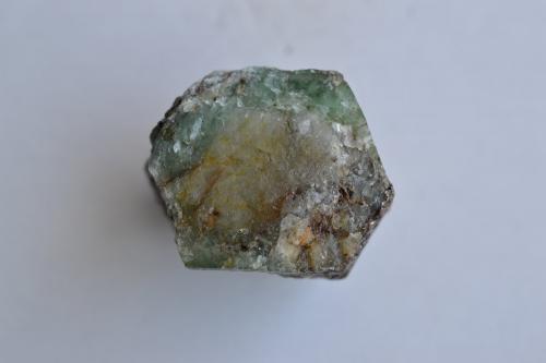 Berilo (variedad esmeralda)<br />Yacimiento de Esmeraldas, A Franqueira, A Cañiza, Comarca Paradanta, Pontevedra, Galicia / Galiza, España<br />2,8 x 2,3 x 2,2 cm<br /> (Autor: Raul S. Llorente)