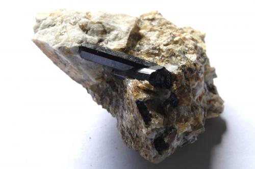 Chorlo<br />Porto, Comarca Sanabria, Zamora, Castilla y León, España<br />Medidas pieza: 6,3x6x2,7 cm, Medidas cristal: 2,5x0,5x0,3 cm<br /> (Autor: Sergio Pequeño)