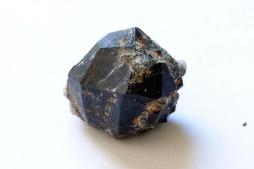 Almandino<br />Porto, Comarca Sanabria, Zamora, Castile and León, Spain<br />Medidas pieza: 2,1x1,8x1,6 cm<br /> (Autor: Sergio Pequeño)