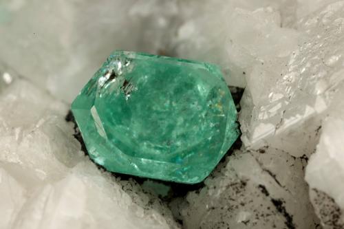 Beryl (variety emerald), Calcite, Pyrite<br />Muzo mining district, Western Emerald Belt, Boyacá Department, Colombia<br />65x49x45mm, xl=8x6mm<br /> (Author: Fiebre Verde)