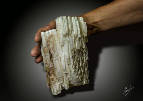 Berillonita<br />Shengus (Shingus), Roundu District, Gilgit-Baltistan (Northern Areas), Pakistan<br />160 X 110 mm. Peso 1756 g<br /> (Autor: Manuel Mesa)