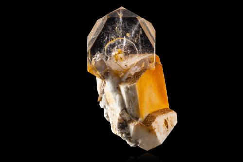 Beryl (variety goshenite) on Orthoclase<br />Minas Gerais, Brasil<br />10,0 x 6,0 x 12,0 cm<br /> (Author: MIM Museum)