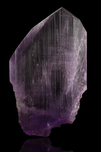 Spodumene (variety kunzite)<br />Pegmatita Mawi, Nilaw-Kolum, Distrito Du Ab, Provincia Nuristan, Afganistán<br />20,5 x 10,5 x 36,0 cm<br /> (Author: MIM Museum)