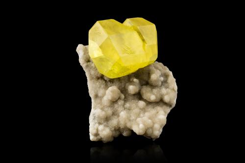 Sulphur<br />Cozzo Disi Mine, Casteltermini, Agrigento (Girgenti) Province, Sicily, Italy<br />10,5 	x	10,0	x	9,0	cm<br /> (Author: MIM Museum)