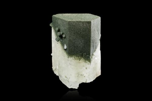 Milarite<br />Burg Hut - Fiescher Glacier area, Fiesch, Goms, Wallis (Valais), Switzerland<br />4,0	x	4,0	x	5,0	cm<br /> (Author: MIM Museum)