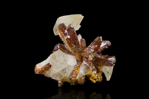 Orpiment<br />Jiepaiyu Mine (Shimen Mine), Shimen County, Changde Prefecture, Hunan, China<br />11,0	x	9,5	x	9,0	cm<br /> (Author: MIM Museum)