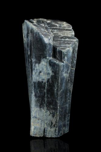 Beryl<br />Tsaramanga pegmatite (Tongafeno pegmatite), Comunidad Mahaiza, Betafo District, Vakinankaratra Region, Madagascar<br />25,0 	x	20,0	x	52,0	cm<br /> (Author: MIM Museum)