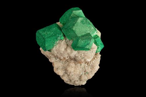 Cuprite<br />Mina Onganja (Emke), Granja Helen 235, zona minera Onganja, Seeis, Distrito Windhoek, Región Khomas, Namibia<br />11,0	x	14,0	x	8,5	cm<br /> (Author: MIM Museum)