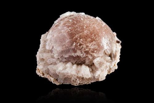 Leifite<br />Poudrette Quarry, Mont Saint-Hilaire, La Vallée-du-Richelieu RCM, Montérégie, Québec, Canada<br />4,0	x	3,5	x	3,0	cm<br /> (Author: MIM Museum)