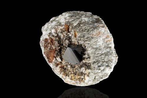Magnetite<br />Binn Valley (Binntal), Wallis (Valais), Switzerland<br />7,0	x	6,0	x	3,5	cm<br /> (Author: MIM Museum)