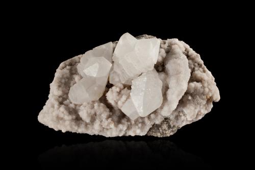 Witherite<br />Fallowfield Mine, Acomb, Hexham, Tyne Valley, Northumberland, England / United Kingdom<br />13,5	 x	8,0	x	5,5	cm<br /> (Author: MIM Museum)