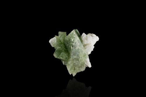 Herderite<br />Chhappu, Shigar District, Gilgit-Baltistan (Northern Areas), Pakistan<br />7,5	x	6,0	x	7,5	cm<br /> (Author: MIM Museum)