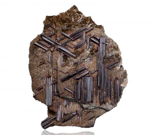 Rutile<br />Tétikanana, Ambatofinandrahana, Distrito Ambatofinandrahana, Región Amoron'i Mania, Provincia Fianarantsoa, Madagascar<br />8,5 x 2,5 x 11,0 cm<br /> (Author: MIM Museum)