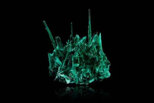 Brochantite<br />Milpillas Mine, Cuitaca, Municipio Santa Cruz, Sonora, Mexico<br />8,5 x 8,0 x 10,0 cm<br /> (Author: MIM Museum)