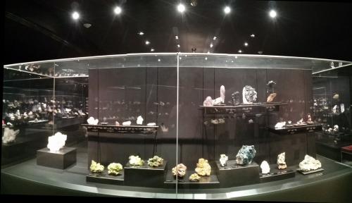 _Much better photos of the minerals than the photos I can do were already published in this thread, and many more will be published, so, aside from the two videos I took, I prefer to add just some shots of the show cases in order to show how they look. (Author: Jordi Fabre)