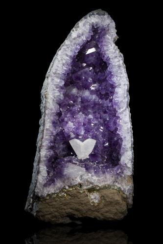 Calcite on Quartz (var. amethyst)<br />Artigas Department, Uruguay<br />23.0 x 21.0 x 40.0 cm<br /> (Author: MIM Museum)