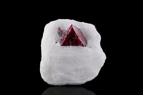 Spinel<br />Pein-Pyit, Mogok Township, Pyin-Oo-Lwin District, Mandalay Region (Mandalay Division), Myanmar (Burma)<br />11.0 x 10.5 x 4.0 cm<br /> (Author: MIM Museum)