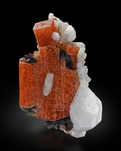 Serandite, Analcime, Natrolite and Neptunite<br />Cantera Poudrette, Mont Saint-Hilaire, La Vallée-du-Richelieu RCM, Montérégie, Québec, Canadá<br />7.5 x 6.5 x 8.0 cm<br /> (Author: MIM Museum)