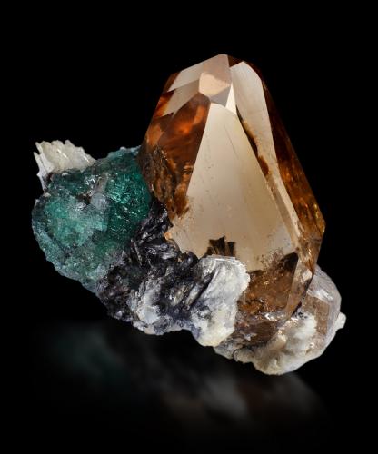 Topaz<br />Dassu, Valle Braldu, Distrito Shigar, Gilgit-Baltistan (Áreas del Norte), Paquistán<br />5.0 x 6.0 x 6.5 cm<br /> (Author: MIM Museum)