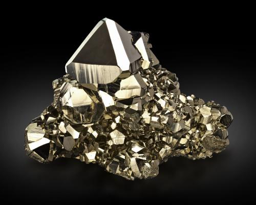 Pyrite<br />Quiruvilca District, Santiago de Chuco Province, La Libertad Department, Peru<br />14,0 	x	11,5	x	10,0	cm<br /> (Author: MIM Museum)