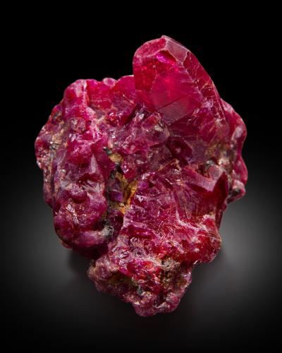 Corundum<br />Región Morogoro, Tanzania<br />6,5	x	5,5	x	6,0	cm<br /> (Author: MIM Museum)